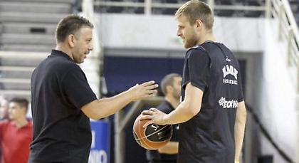 Ατυχία για Χαραλαμπόπουλο στον ΠΑΟΚ, ολοταχώς για… νυστέρι