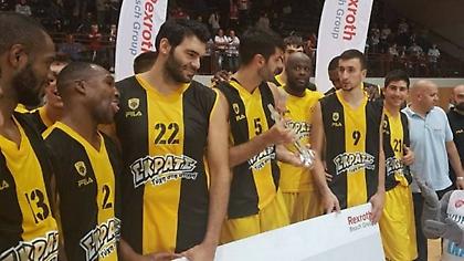 Σήκωσε κούπα μετά από θρίλερ η ΑΕΚ