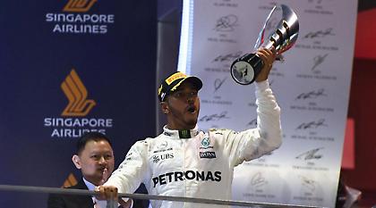 Νίκησε και ξέφυγε ο Χάμιλτον, εφιάλτης για Ferrari