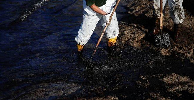 Σοκ προκαλεί η εικόνα του βυθού στη Σαλαμίνα