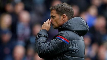 Ο Φρανκ Ντε Μπουρ αυτοτρολάρεται για τις 77 μέρες του στην Αγγλία (pic)