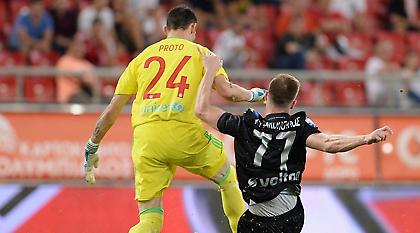 Η γκάφα του Προτό που παραλίγο να πληρώσει ο Ολυμπιακός (video)