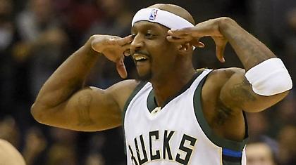 Παραμένει στους Μπακς ο Τέρι