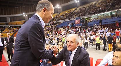 Χειραψία Γιώργου Αγγελόπουλου με Ομπράντοβιτς-Ιτούδη (pics)