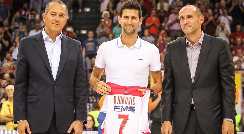 Μίλησε… ελληνικά και πήρε τη φανέλα με το «7» ο Τζόκοβιτς! (pics)