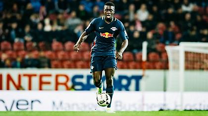 Στροφή σε Ουπαμεκάνο η Λίβερπουλ