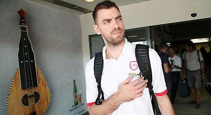 Η άφιξη του Ολυμπιακού στο Ηράκλειο (pics)