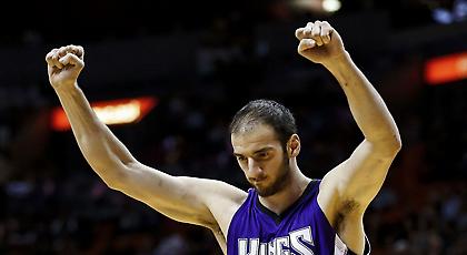 Η προσφορά του Κουφού και το γήπεδο με το όνομά του (pic)