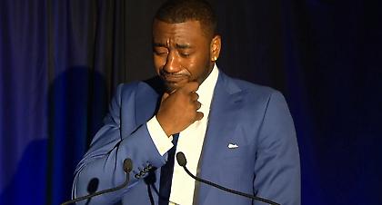 Συγκλόνισε η γεμάτη δάκρυα ομιλία του Τζον Γουόλ για τη μητέρα του (video)