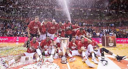 Σήκωσε την πρώτη κούπα στην Ιταλία η Αρμάνι