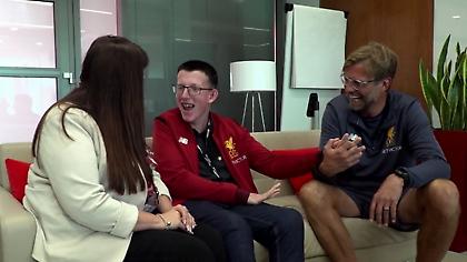 Τεράστιος Κλοπ: Παραχώρησε συνέντευξη σε παιδί με νοητική στέρηση (video)