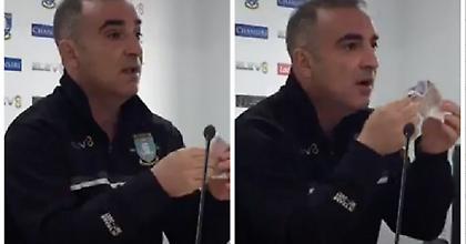 Προπονητής στην Αγγλία έβγαλε χαρτονόμισμα στην συνέντευξη Τύπου και το χτύπαγε με μανία (video)