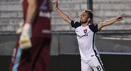 Σκόραρε με φοβερή λόμπα από τα 40 μέτρα ο Μπελούτσι (video)