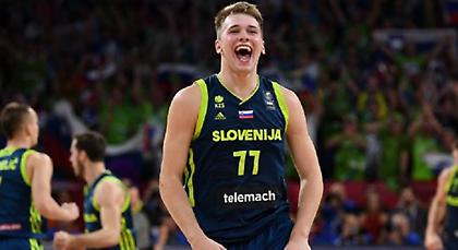 ΤΕΡΑΣΤΙΑ κίνηση από Ντόντσιτς: Έβαλε σε δημοπρασία τα παπούτσια του για φιλανθρωπικό σκοπό!