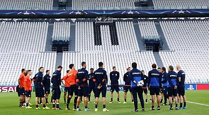 Εικόνες από την προπόνηση του Ολυμπιακού στο Juventus Stadium (pics/vid)