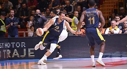 Νίκη για τη Φενέρ στη… γιορτή του Ομπράντοβιτς