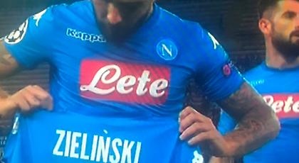 Γκάφα στο γκολ της Νάπολι: Ήθελε να το αφιερώσει στον Μίλικ, του έδωσαν φανέλα του Ζιελίνσκι (vid)