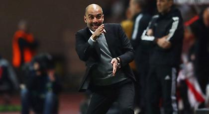 Η… τούμπα του Γκουαρντιόλα στον πάγκο του! (video)