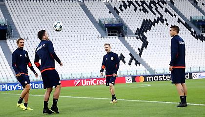 Με την κατακκόκινη εμφάνιση στο Τορίνο ο Ολυμπιακός (pic)