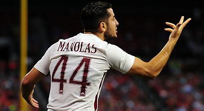 «Κάρφωσε» με το… καλησπέρα την Καραμπάκ ο Μανωλάς! (video)