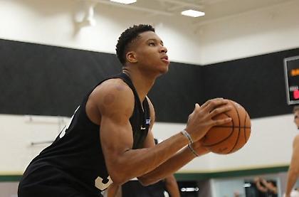 Έπεσε… πείνα στο Μιλγουόκι (pics)