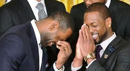 Λεμπρόν-Ουέιντ: Ένα κρασάκι στην υγεία της επανένωσης τους… (video)