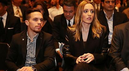 Με μηνύσεις απειλεί η Κορακάκη για διαφήμιση που χρησιμοποιεί την εικόνα της