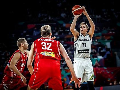 Δημοπρατήθηκαν για 30.000 ευρώ τα “χρυσά” παπούτσια του Ντόντσιτς! (photo)