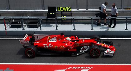 Καταστροφή για Φέτελ, αγκαλιάζει το πρωτάθλημα ο Χάμιλτον