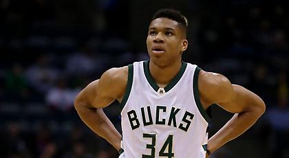 Συντετριμμένοι οι Μπακς με τον ξαφνικό θάνατο του Τσαρλς Αντετοκούνμπο