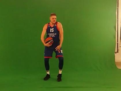 VIDEO: Δεν κρατιέται ο… χορευταράς Στίματς