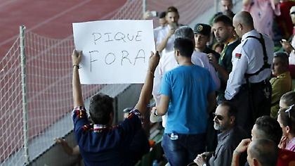 «Πικέ μπ@στ@ρδε φύγε από την εθνική»! (video)