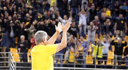 Φωνή λαού: «Κάνε την ομάδα πάλι πρώτη, Παναγιώτη, Παναγιώτη» (video)