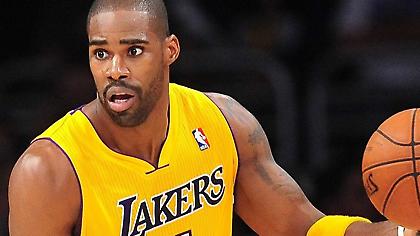 Θέλουν Τζέιμσον οι Λέικερς