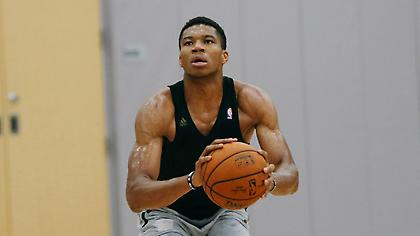 Επέστρεψε στις προπονήσεις των Μπακς ο Αντετοκούνμπο