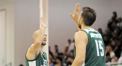 Υπόκλιση Καλάθη στον αρχηγό Βουγιούκα (pic)