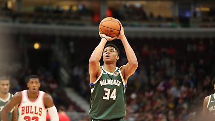 Κορυφαίος ο Αντετοκούνμπο στην ήττα των Μπακς