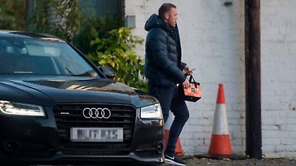 Έπιασε δουλειά ως… κηπουρός ο Ρούνεϊ (pic)