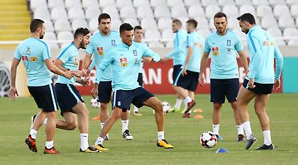 Με λευκές εμφανίσεις απόψε η Ελλάδα (pic)