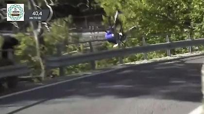 Τρομακτικό ατύχημα στο γύρο της Λομβαρδίας: Ποδηλάτης έπεσε σε γκρεμό (video)