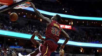 Σηκώθηκε στον… Θεό και κάρφωσε πάνω από τον Μαϊνμί ο Γκριν (video)