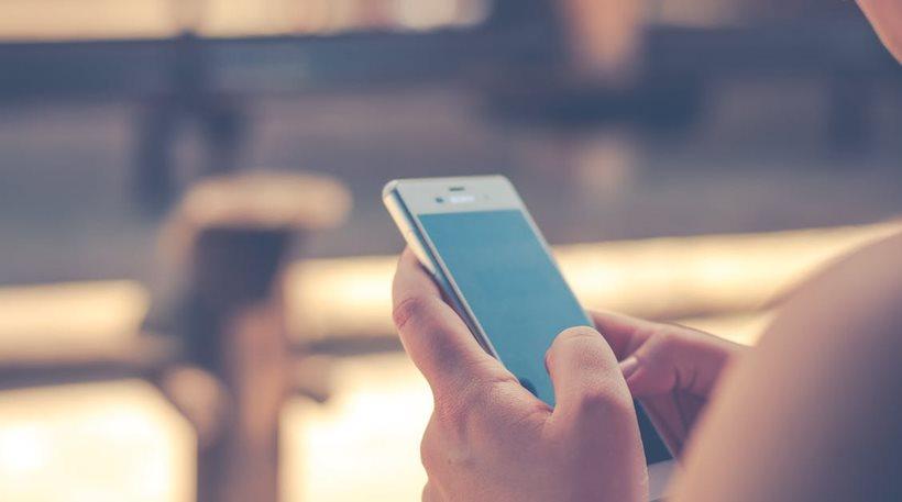 Τυφλώθηκε αφού έπαιζε επί 24 ώρες παιχνίδια στο κινητό!