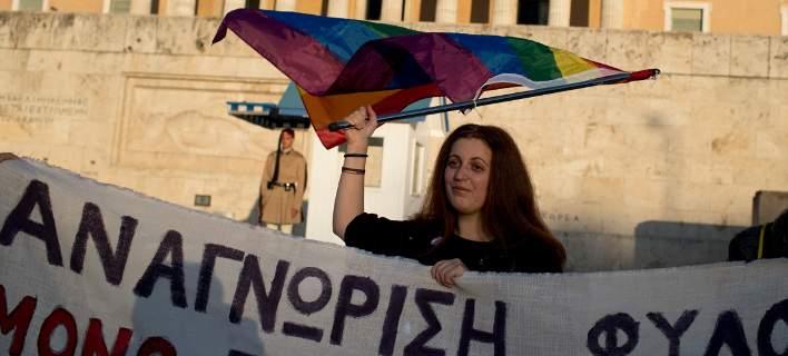 Δημοσκόπηση MRB: Το 71,7% διαφωνεί με την αλλαγή φύλου στα 15