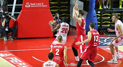 Σαρωτική Μονακό, δύσκολη νίκη για Νεπτούνας