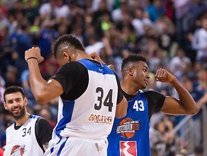 Γιάννης Αντετοκούνμπο: «Οι καλοκαιρινές μου προπονήσεις με τον Θανάση» (pic)