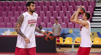 Πλάνα από την προπόνηση του Ολυμπιακού στα «Δύο Αοράκια»