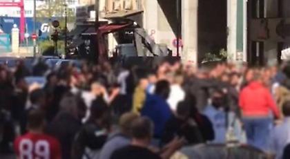Αποθέωση στον 20χρονο οπαδό του Ολυμπιακού και νέος ξυλοδαρμός σε εργάτη του δικαστηρίου Πειραιά