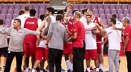 Έφτασε στα Δύο Αοράκια ο Ολυμπιακός (videos)