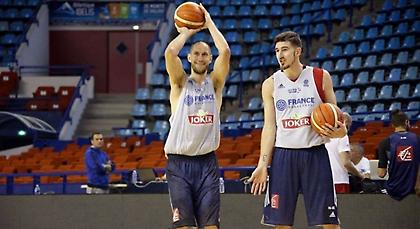 Τα περαστικά του Ντε Κολό στον Τιλί (pic)