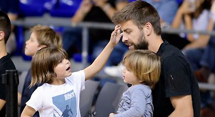 Βλέπει Μπάρτσα-Παναθηναϊκό παρέα με τον γιο ο Πικέ (pic)